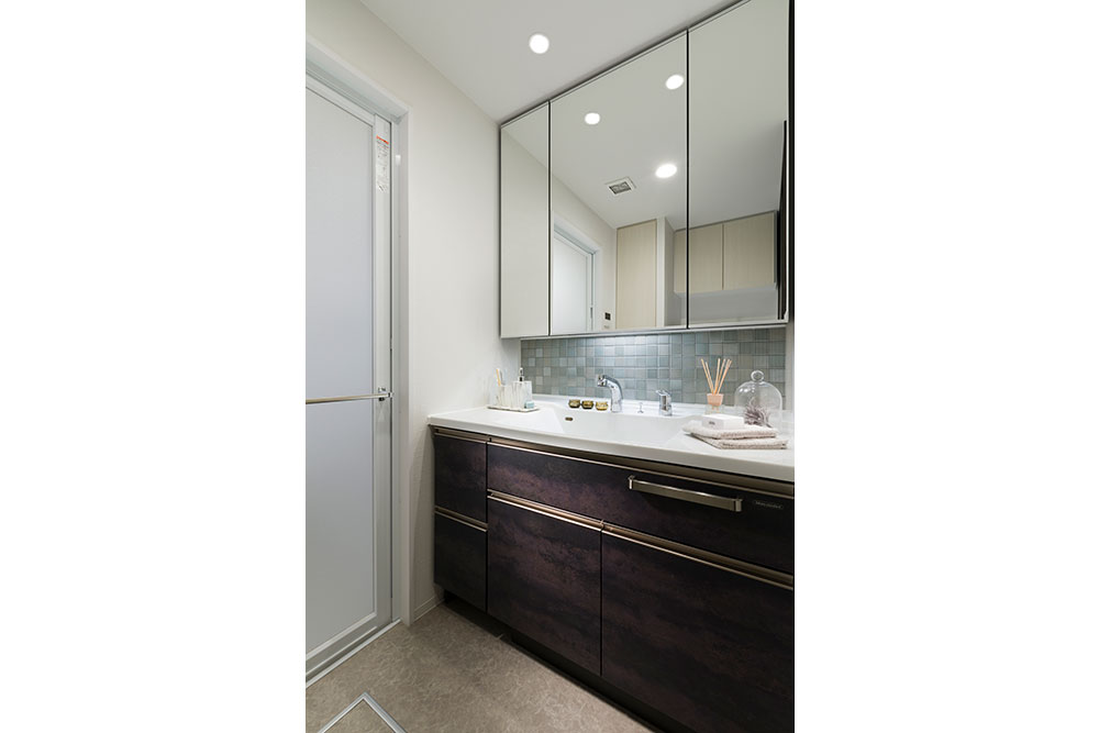 POWDER ROOM