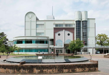 各務原市立中央図書館