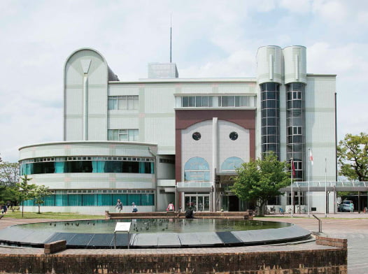 各務原市立中央図書館